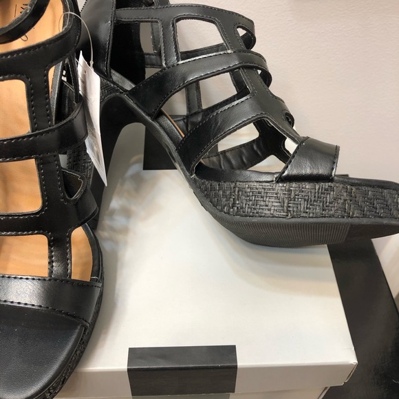 Heels - Picture 3 of 3